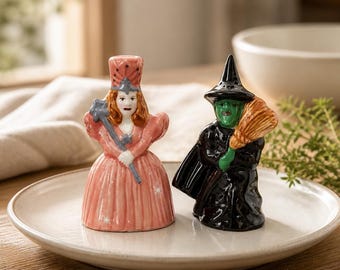 Vintage Rubbermaid Salt & Pepper Shakers Servin' Saver Flip Top