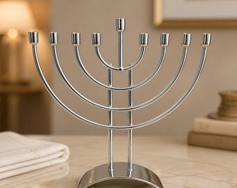 Menorah en métal et en acier