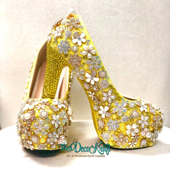 yellow glitter pumps