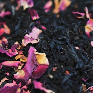 Queen of Roses tea | Organic Black Tea, Rose & Vanilla | Artisan Handcrafted Black Tea Blend | Premium Quality Loose Leaf Tea