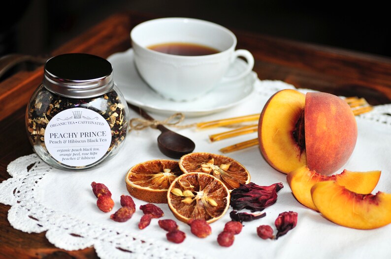 Peachy Prince-te | Ekologisk hantverksmässigt tillverkad blandning av svart te | Premiumkvalitets lösbladste av frukt | Bästa persikote bild 3