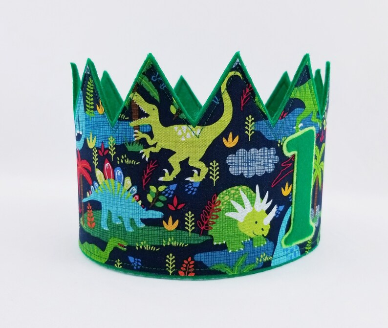 dinosaur with crown head