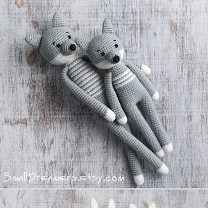 Lobo gris de ganchillo hecho a mano – Figura de animal suave del bosque