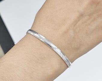 925スターリングシルバーソリッド4.3mmフレキシブルコンフォート