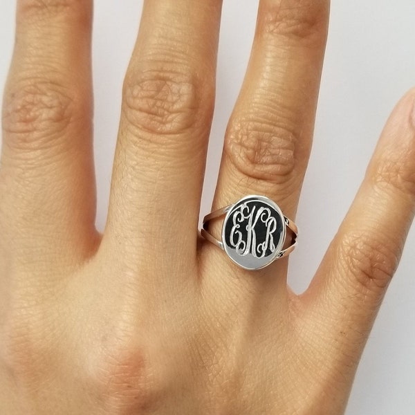 Sterling Silver Oval Plain Monogram Ring