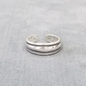 Sterling Silver Toe Ring Adjustable, Lady's Silver Band Toe ring image 1