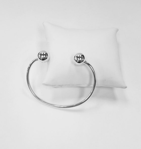 Ball end cuff clearance bracelet