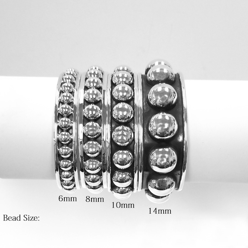 Puede incluir: Cuatro pulseras de plata con cuentas de diferentes tama&ntilde;os. Los tama&ntilde;os de las cuentas son 6 mm, 8 mm, 10 mm y 14 mm. Tama&ntilde;o de la cuenta: est&aacute; escrito debajo de las pulseras.