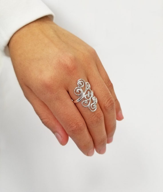 Bague Filigrane Blanche Réglable Avec Motif Pâquerette Grise - Diamètre Environ 10 Mm - Neuf Sans Emballage - Adulte