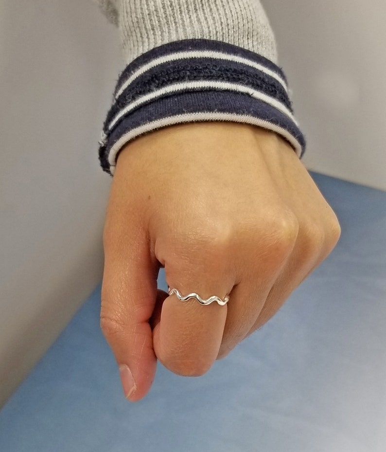 925 Sterling Silver Dainty Wavy plain ring