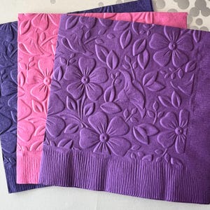 Floral Napkins ~ Embossed Napkin ~ Wedding Flowers ~ Flowers ~ Garden Party ~ Garden Club ~ Beverage ~ Cocktail ~ Luncheon