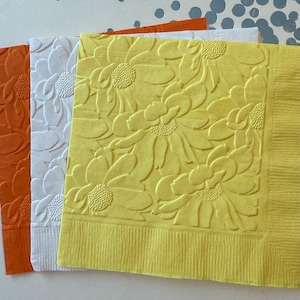 Daisy Napkins ~ Embossed Napkin ~ Wildflowers ~ Wedding Flowers ~ Garden Party ~ Floral ~  Garden Club ~ Luncheon ~ Beverage ~ Cocktail