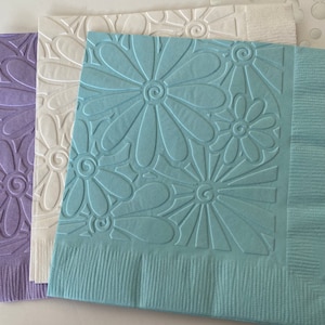 Daisy Napkins ~ Embossed Napkin ~ Daisies ~ Wedding Flowers ~ Garden Party ~ Nature Outdoors ~ Garden Club ~ Luncheon ~ Beverage ~ Cocktail