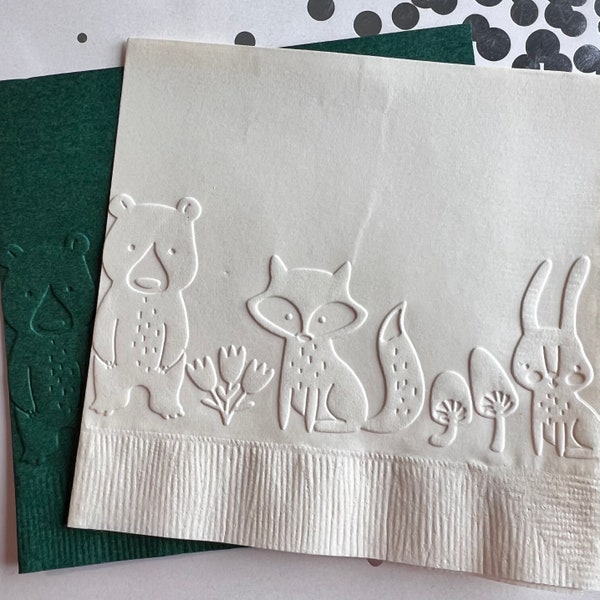 Servilletas de criaturas del bosque ~ Servilletas con relieve ~ Cumpleaños ~ Baby Shower ~ Revelación de género ~ Bosque ~ Animales del bosque bebé ~ Bebida ~ Cóctel
