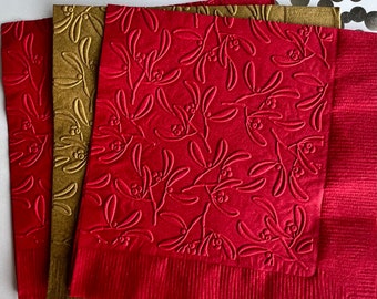 Holly Napkin ~ Embossed Napkin ~ Christmas Wedding ~ Christmas Flower ~ Holly and Berries ~ Holidays ~ Beverage ~ Cocktail