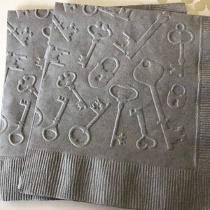 Servilletas con forma de llave maestra ~ Servilletas con relieve ~ Jubilación ~ Llave antigua ~ Llave antigua ~ Bebida ~ Almuerzo ~ Cóctel