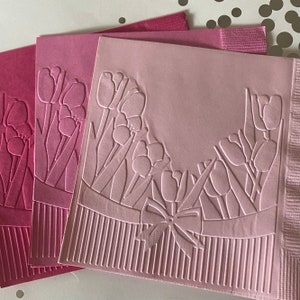 Serviette de table tulipe ~ Serviette de table en relief ~ Fleurs de mariage ~ Tulipes ~ Fleur de printemps ~ Floral ~ Garden Party ~ Garden Club ~ Boisson ~ Cocktail