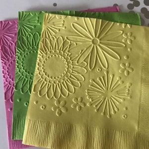 Daisy Napkins ~ Embossed Napkin ~ Bridal Shower ~ Garden Party ~ Flowers ~ Floral ~ Luncheon ~ Beverage ~ Cocktail ~ Guest Towels