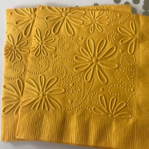 Floral Napkin ~ Embossed Napkin ~ Retro Flowers ~ Garden Party ~ Outdoors ~ Nature ~ Garden Club ~ Beverage ~ Cocktail