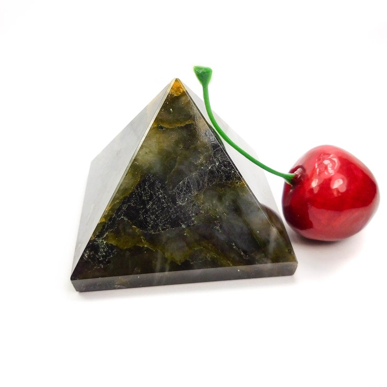 Gemstone Point Art Carved Crystal Display Piece Rocks and Minerals Gemstone Specimen WW10F Labradorite Pyramid Polished Stone Statue