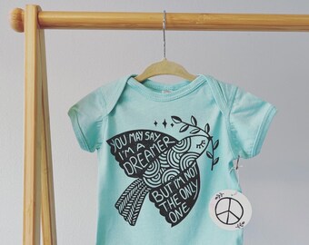 Peace Dove bodysuit, Peace hippie baby, gender neutral, baby announcement, unisex baby gift, Beatles outfit, Dreamer baby, Rainbow baby