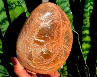 LG Peach Moonstone-kristalvrije vorm - om je goddelijke te omarmen - en je gevoel van eigenwaarde en waarde te vergroten