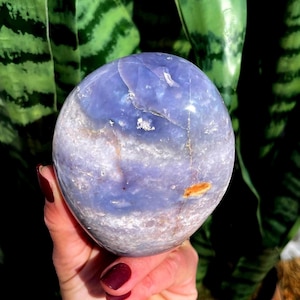 Violet Agate crystal free form - for spiritual development, intuition, and energetic balance - purple crystal - healing crystal