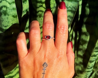 Red Garnet ring in sterling silver - all sizes - for manifestation and vitality - root chakra crystal - garnet crystal - gemstone ring