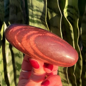 Shiva Lingam Egg - for increased vitality & pranic energy - balancing masculine and feminine - Shiva Lingam crystal