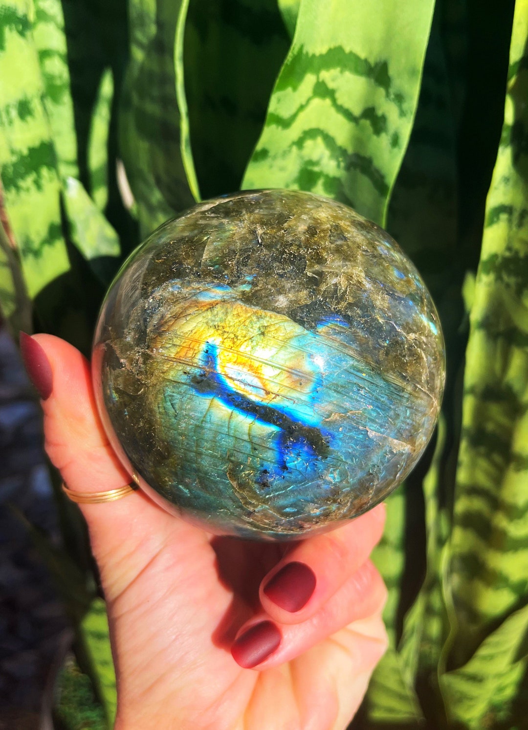labradorite-sphere-w-stand-for-deepening-intuition-third-eye-chakra