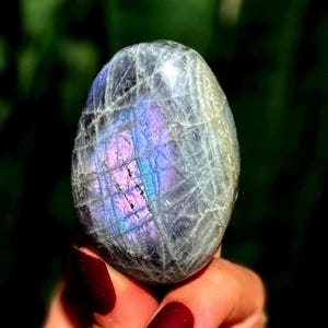 Purple Labradorite crystal - for enhacing your intuition - Third Eye Chakra crystal - healing crystal