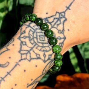 Grünes Zoisit Kristall Armband - für persönliches Wachstum und Heilung - Zoisit Edelstein