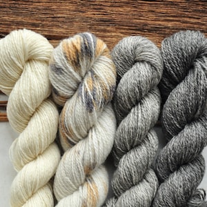 Confezione di filati sfumati in grigio e bianco maculato, set di filati per calzini tinti a mano per tessitura o sashiko