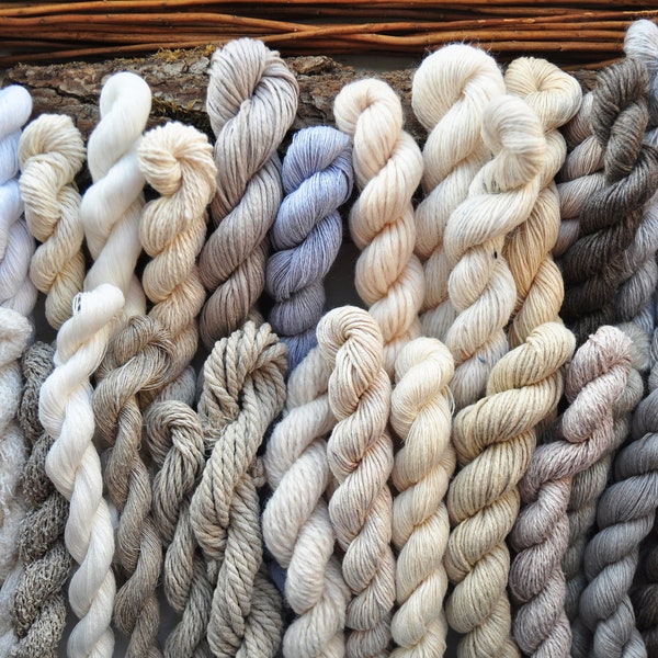 Large sélection de fibres naturelles dans des couleurs neutres / blanc, crème, gris, marron / coton biologique, laine mérinos, lin, divers mélanges