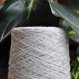Filato di lana grigio chiaro in coni da 1 kg, filato per calzini per tintura, tessitura, punchneedle / 1 kg, 2 kg