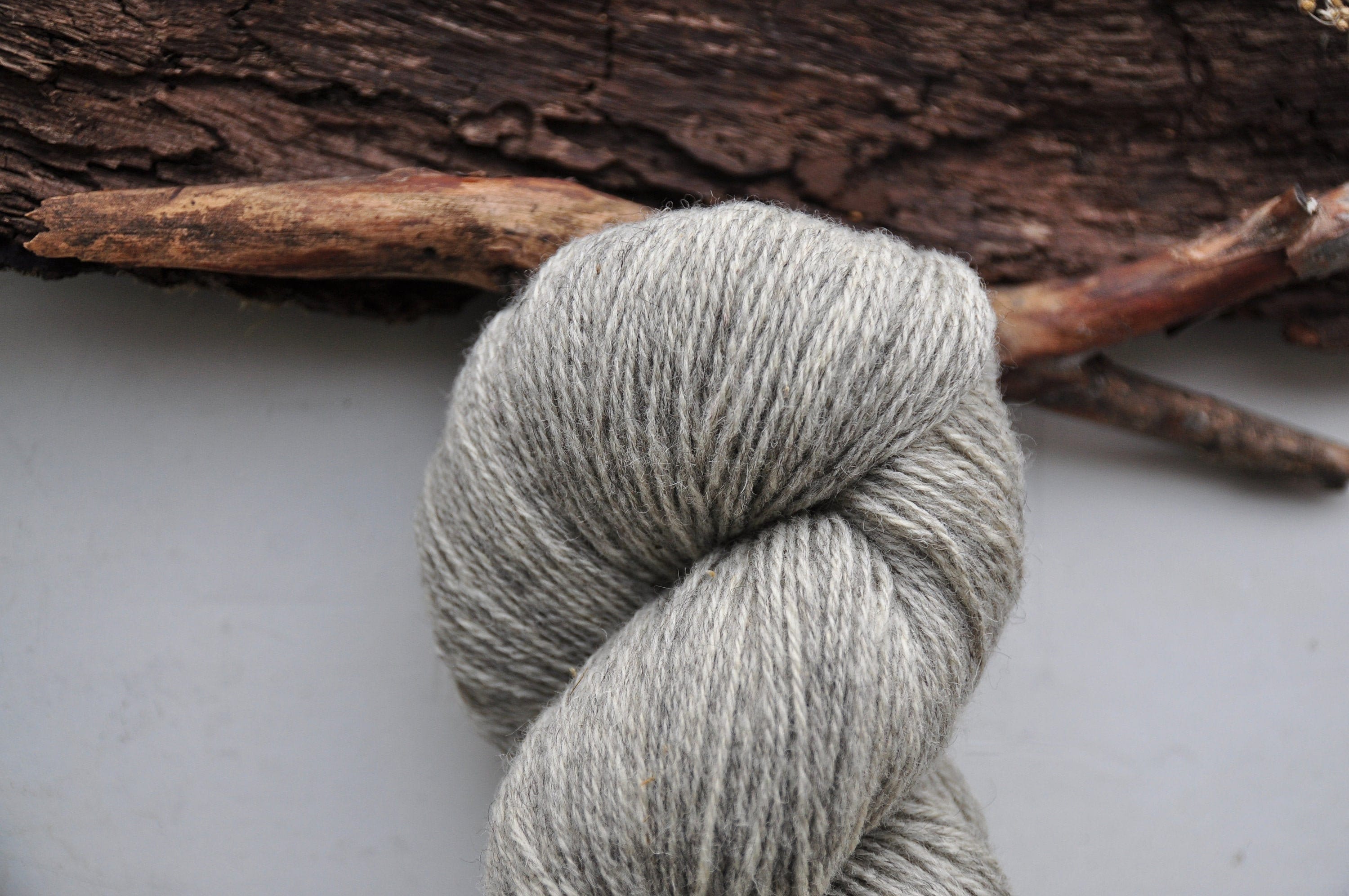 Laine D'agneau Rustique - 200g - Épaisseur 2/8NM - Couleur Gris Argenté Mélangé - Neuf