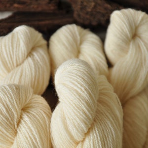 Ungefärbtes weißes Wollgarn, natürliches Garn für Brettchenweben, Stricken, Häkeln, 2-fädig