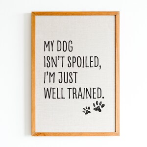 Grappig hondenbord: verwende hondenkunst, goed opgeleid (digitale download)