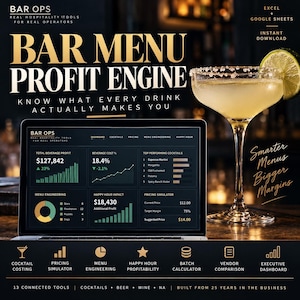 Op de afbeelding: Een digitale softwaretool voor het berekenen van de winstgevendheid van barmenu's op een laptopscherm, met datadashboards voor drankkosten, cocktailprestaties en prijssimulatoren, naast een cocktailglas met een schijfje limoen.