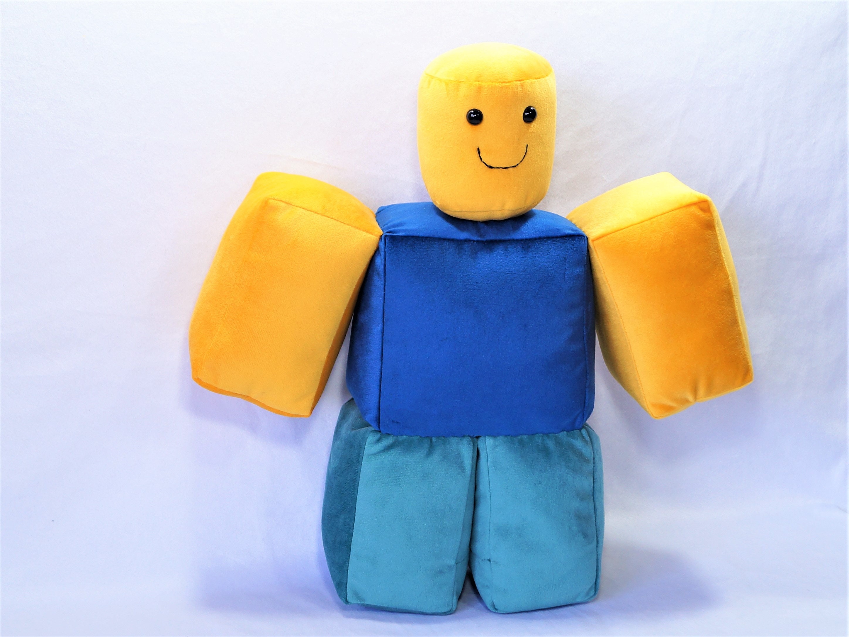 LIMITED STOCK] *FREE ITEM* How To Get CUTE NOOB PLUSHIE [LEFT SHOULDER] on  Roblox - Color Blocks 