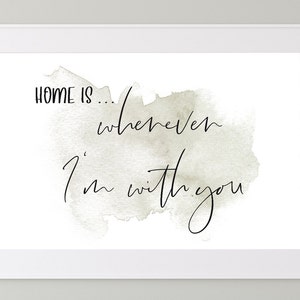 Dom jest wszędzie tam, gdzie jestem z Tobą Nie ma jak w domu Dom rodzinny Cytat rodzinny Wydrukuj plakat o miłości rodzinnej Minimalistyczna grafika liniowa Pozytywna wiadomość
