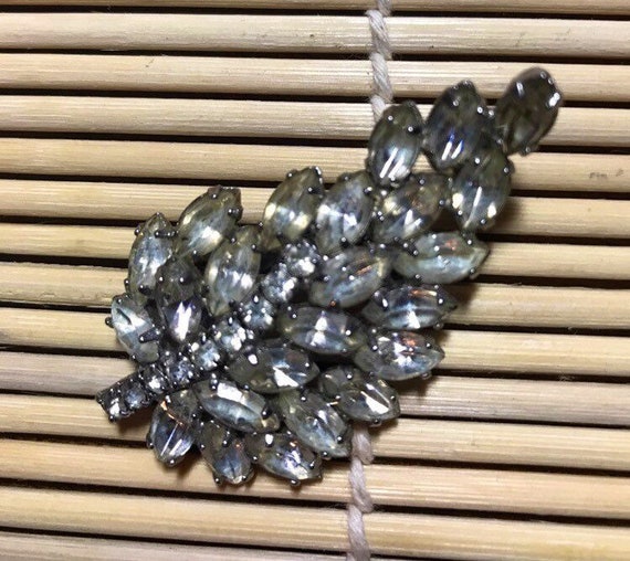 Unsigned Leaf Shaped Rhinestone Brooch - image 1