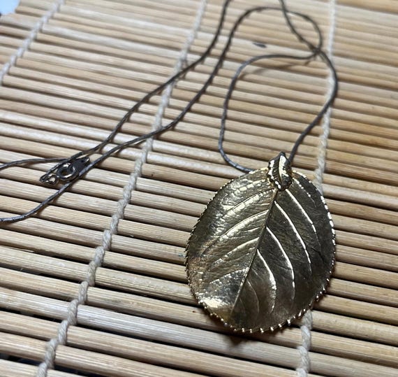 80’s Gold Dipped Leaf Necklace - image 3