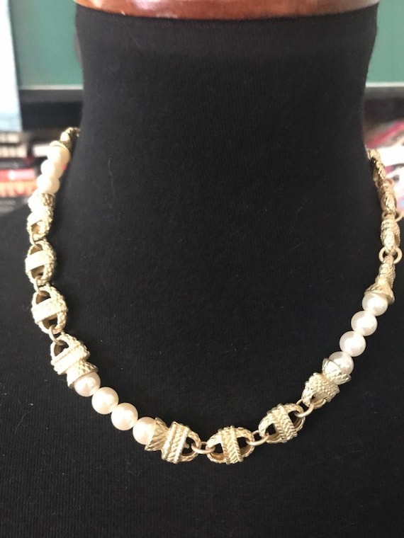 90's Glass Pearl and Gold Toned Link Necklace by F