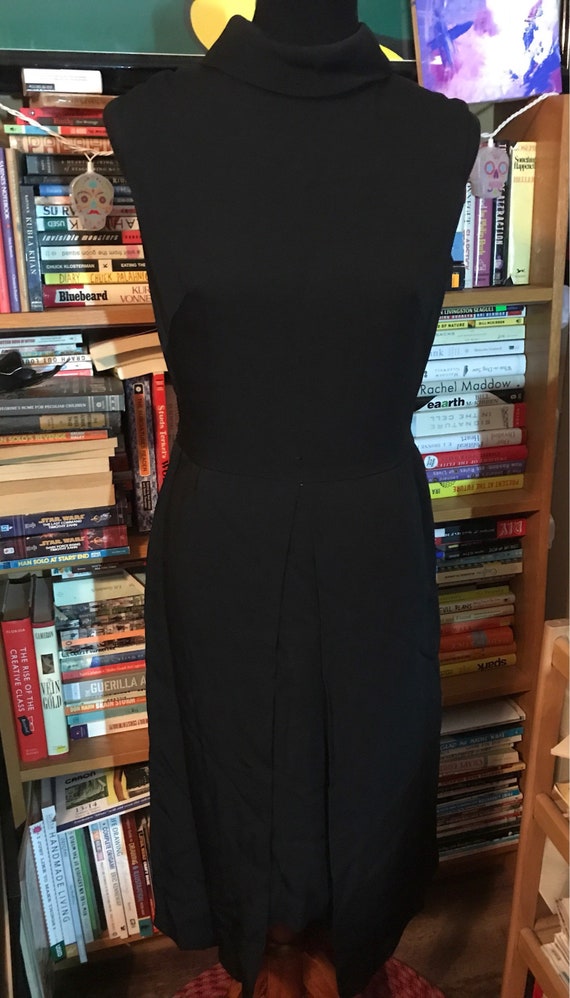 1960's Sleeveless Calf Length Single-Pleat Dress