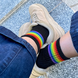 ゲイプライド レインボーコットンクルーソックス LGBTQ+