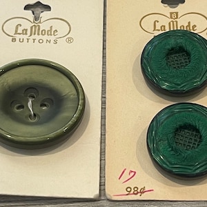 La Mode Buttons Beautiful Green still on original cards