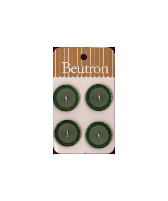 Beutron Off White 15mm Buttons on Original Card Beutron Off White 15mm Buttons on Original Card