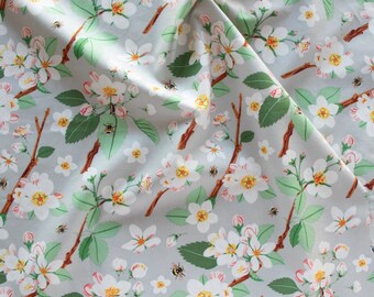 Blommande träd Äppelblomspoplin av Oana Befort från Birch Fabrics 100 % premium ekologisk bomull
