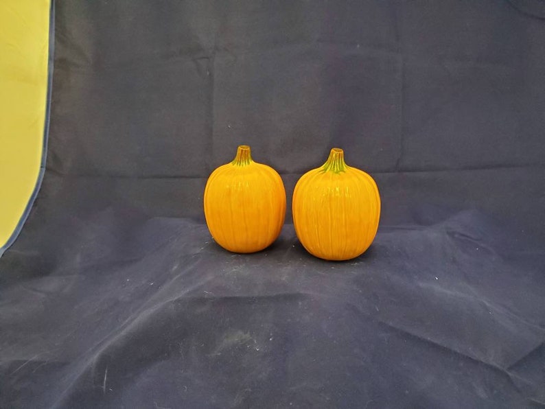 Pumkin salt and pepper image 1